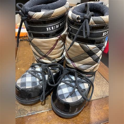 burberry moonboots